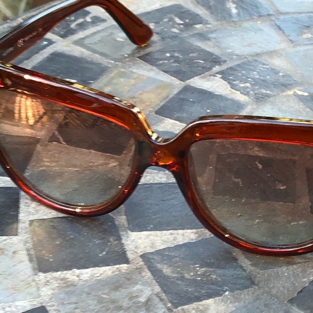 Valentino women’s sunglasses V724S. NWB. - Picture 7 of 8